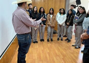 Inspiran a más de 160 estudiantes con conferencia impartida por empresario Ricardo «Bubba» Nevárez