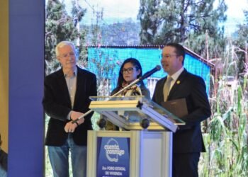 Gana alcalde de Guachochi premio Auto producción de vivienda en foro celebrado en Juárez