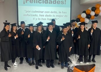 Culminan la secundaria 26 trabajadores de empresa maquiladora APTIV con apoyo del ICHEA