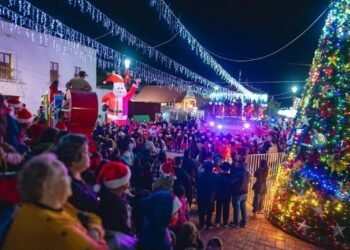 Celebran con bailables y pastorela el encendido del Árbol de la navidad en Aquiles Serdán