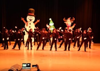 Participan 200 estudiantes en festival navideño  “How the Grinch Stole English”