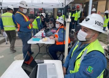 Realiza FEN-UACH Feria de Salud en mina de Santa Bárbara