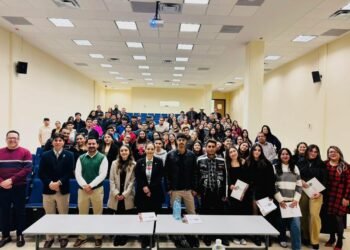 Celebra la Facultad de Economía Internacional de la UACH ceremonia de graduación del Diplomado de Inglés