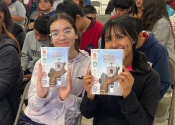 Presentan estudiantes de Secundaria el libro “Ciudad Juárez, tierra de gente valiente esforzada y trabajadora”