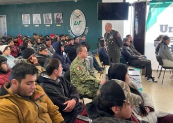Recibe UT de Parral conferencia sobre Seguridad Nacional, explican labor del Ejército