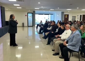 Capacitan a 127 docentes y administrativos de la UTCH  en ética e integridad en el servicio público