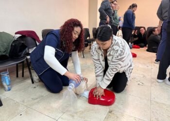 Capacita FEN-UACH al personal de Hemodiálisis del IMSS en Reanimación Cardiopulmonar (RCP)