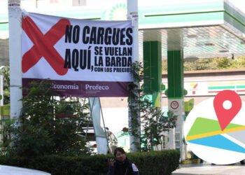 Ventila PROFECO gasolinera en la capital con lona “se vuelan la barda, con los precios”