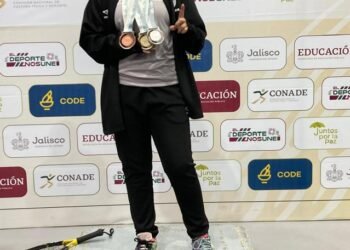 Se corona alumna del COBACH como campeona mundial juvenil de raquetbol en Guatemala