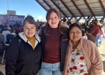 Lleva diputada Jael Argüelles tamales y cobijas a habitantes del Distrito 6 en Juárez