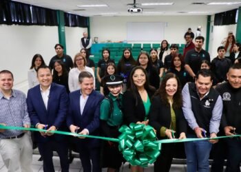 Equipan auditorio del Cobach 13 en Delicias en beneficio de 850 estudiantes