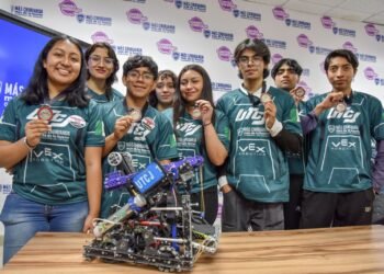 Ganan estudiantes de la UTCJ campeonato internacional  de robótica en Colombia