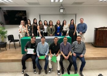 Egresan 12 estudiantes del Diplomado de Inglés de la UT Parral, tras cursar los cuatro niveles requeridos