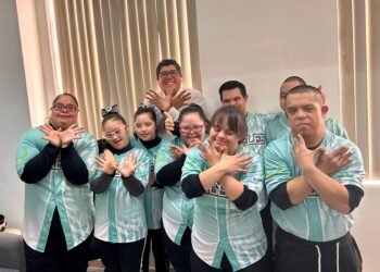 Visitan al regidor Adán Galicia representantes de equipo Ángeles participante del Mundial de Orlando