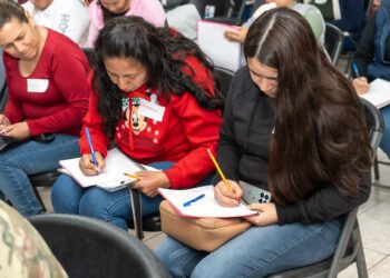 Gestiona SEECH capacitaciones para madres de alumnos con discapacidad en la USAER 78