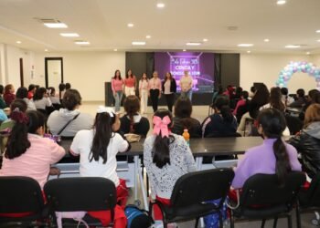 Participan 60 niñas y adolescentes en jornadas de áreas STEM de la UTCH