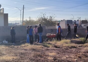 Estudiantes de telesecundaria ponen el ejemplo  con la limpieza de su comunidad