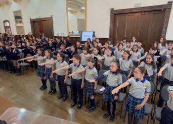 Conmemoran alumnos el 108 Aniversario de la promulgación de la Constitución Política de México