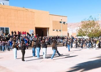 Recibe UTCH a 20 instituciones en exhibición de  Bandas de Guerra y Escoltas de Bandera