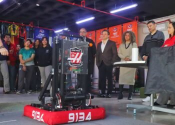 Inician alumnos y docentes del COBACH capacitación en robótica impartida por el Tecmilenio