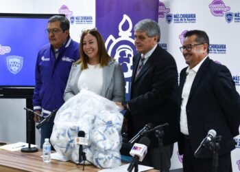 Entrega Estado material deportivo a primarias de Ciudad Juárez en beneficio de niñas y niños
