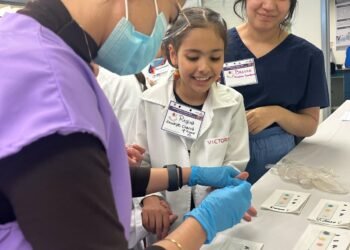 Implementa la UACH el programa «Jugando con el ADN: Niñas y niños descubren la ciencia de manera divertida»