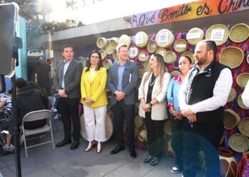 Celebran el Día Internacional del Artesano con taller de pintura en la calle Victoria