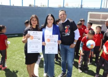 Promueve Myrna Monge convocatoria del Premio al Mérito Docente María Esther Orozco Orozco en planteles educativos