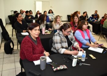 Capacitan a asesores del Programa Nacional de Inglés  en el uso de materiales de fonética sintética