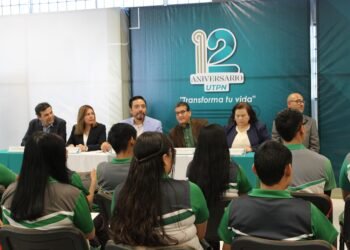 Culminan estudiantes del CECyTECH cursos de Python y AutoCAD impartidos en la UTPN