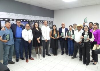 Entrega Conalep reconocimientos por años de servicio a su personal administrativo sindicalizado