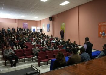 Participan estudiantes de Secundarias Técnicas en el Conversatorio Regional Aléjate de las drogas, elige ser feliz