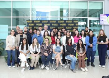 Benefician a 62 estudiantes de la UPCH con entrega de lentes gratuitos