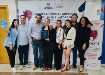 Presentan alrededor de 200 estudiantes de la ENSECH examen de grado de Maestría