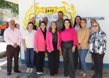 Llama Myrna Monge a postular docentes para “Premio al Mérito» sigue visitas a escuelas