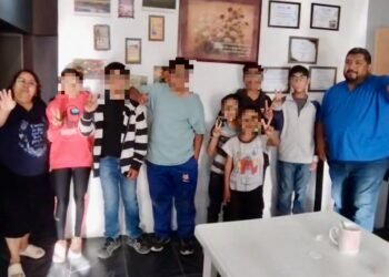 Lupita Borruel entrega lentes a niñas y niños de la Casa Hogar Comedor Colibrí en seguimiento a compromiso de salud