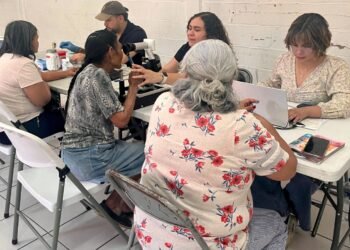 Activa regidora Lupita Borruel tamizajes oculares en la colonia San Jorge