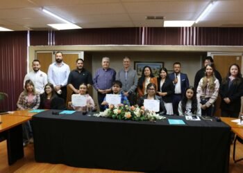 Entrega fundación EBC becas del programa “Profesionistas Para Siempre” en el ITSNCG