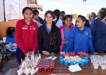 Promueven estudiantes alimentación saludable en muestra gastronómica