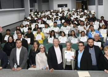 Concluyen 130 alumnos de preparatoria cursos de habilidades STEM en la UTCJ