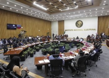 Recibe INE denuncias sobre distribución de presunta propaganda electoral; investiga e informa a la FISEL