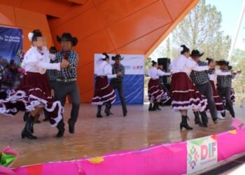 Presentan Grupo de Danza Folclórica «Hué Gará» del Centro Educativo Leona Vicario