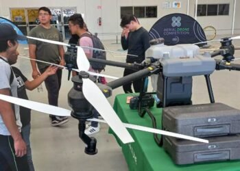 Realizan Universidad Politécnica de Chihuahua y empresa Enterprise exhibición de drones