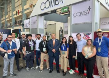 Estudiantes de la Facultad de Ingeniería de la UACH participan en la «Feria Aeroespacial México 2025»