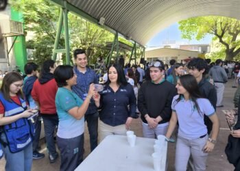 Participa Myrna Monge en celebraciones del Día del Estudiante organizadas por el gobierno municipal