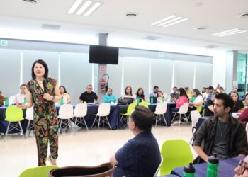 Capacitan a 70 docentes de inglés en nuevos modelos de enseñanza con ponentes de talla internacional