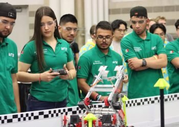 Participan estudiantes de UT de la Babícora en  Campeonato Mundial de Robótica en Texas