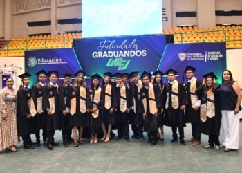 Egresan 901 profesionistas de la Universidad Tecnológica de Ciudad Juárez