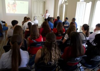 Expone José Yáñez caso de éxito de Guachochi en evento académico, destaca avances de administración