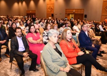 Entrega SEyD estímulos económicos a docentes federalizados con 30 y 40 años de servicio